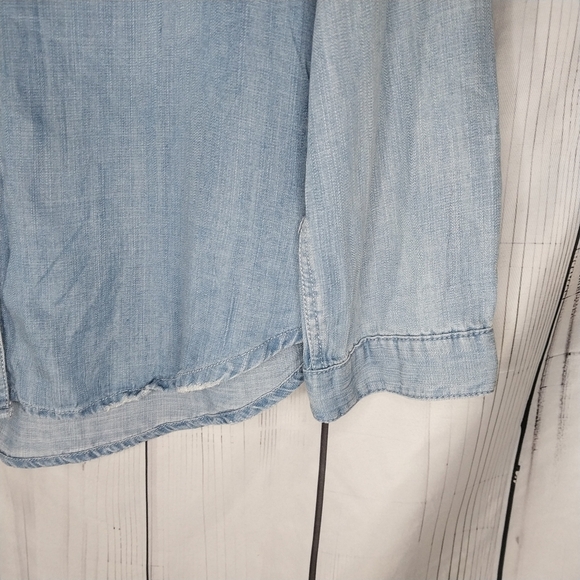 Thread And Supply Chambray Light Blue Denim Button-Up Shirt NWT - Picture 2 of 16